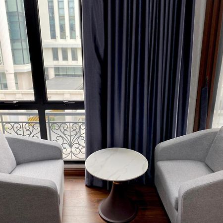 NguyẽN QuyèN Hotel 河内 外观 照片