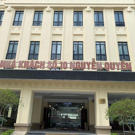 NguyẽN QuyèN Hotel 河内 外观 照片