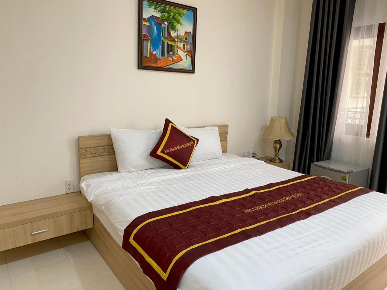NguyẽN QuyèN Hotel 河内 外观 照片