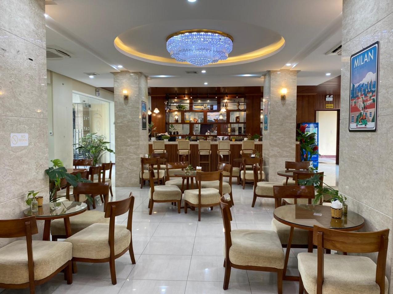 NguyẽN QuyèN Hotel 河内 外观 照片