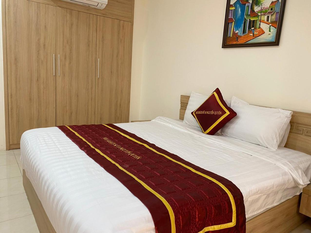 NguyẽN QuyèN Hotel 河内 外观 照片