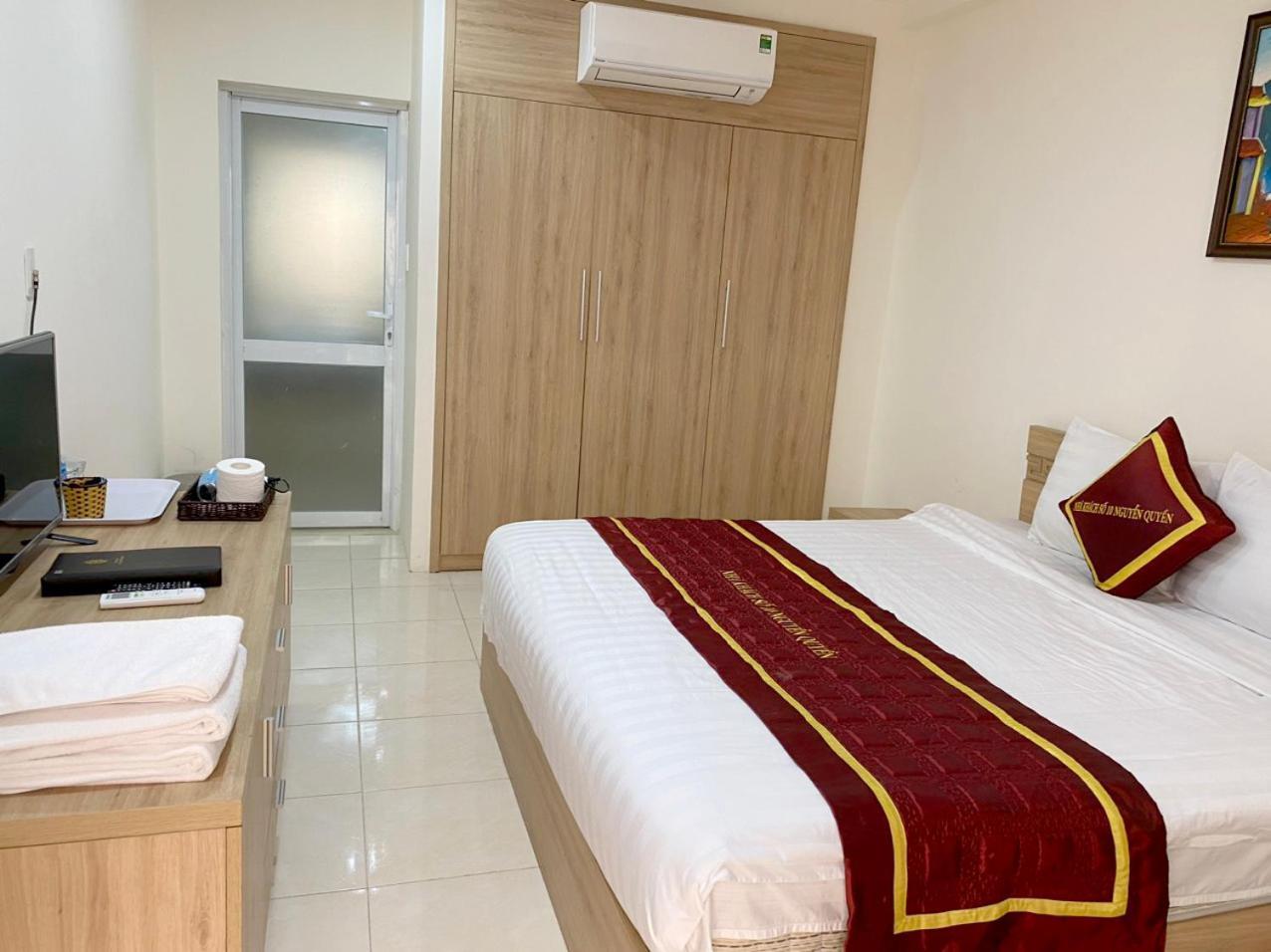 NguyẽN QuyèN Hotel 河内 外观 照片