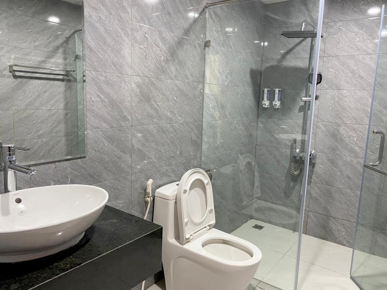 NguyẽN QuyèN Hotel 河内 外观 照片