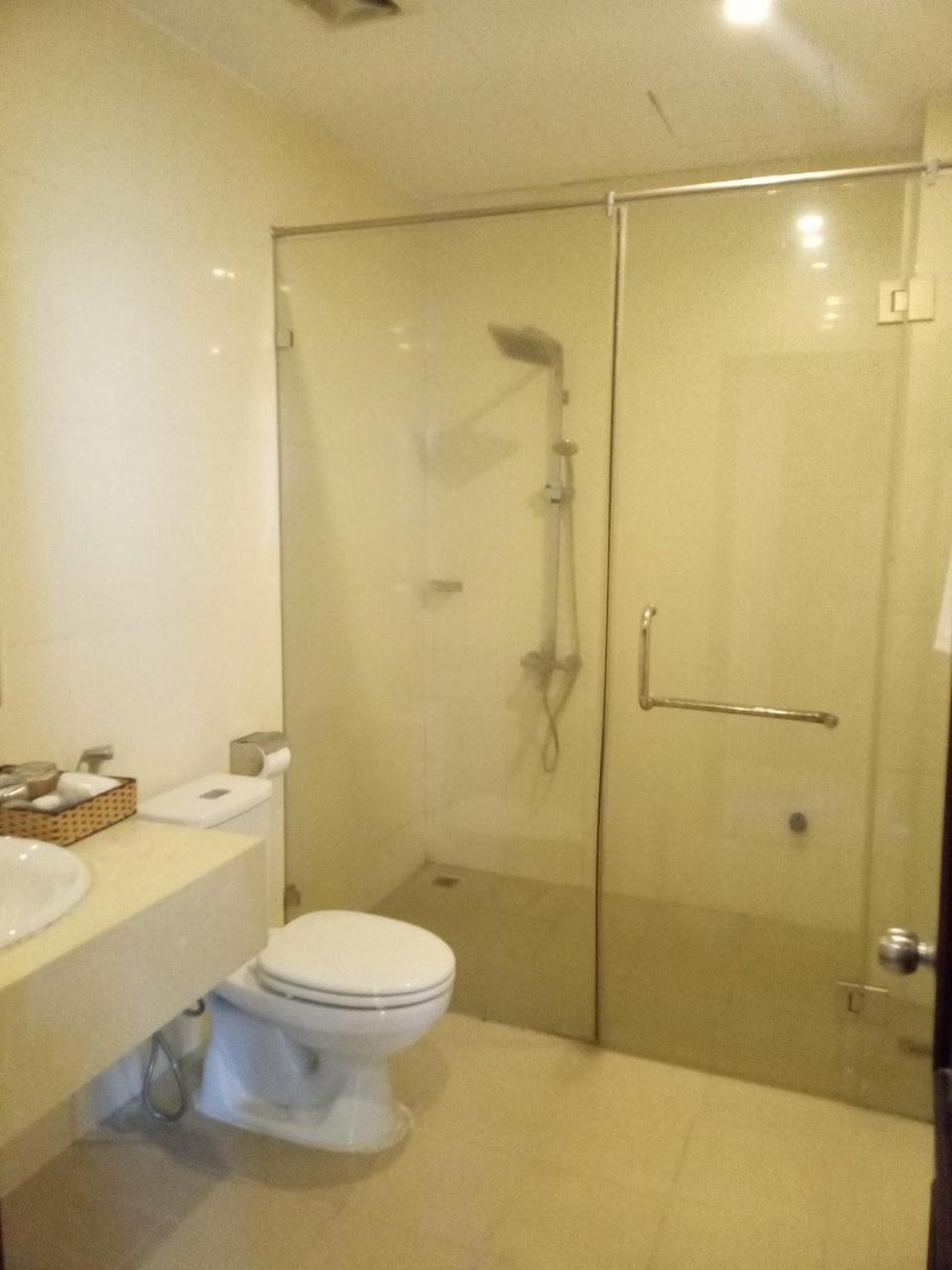 NguyẽN QuyèN Hotel 河内 外观 照片