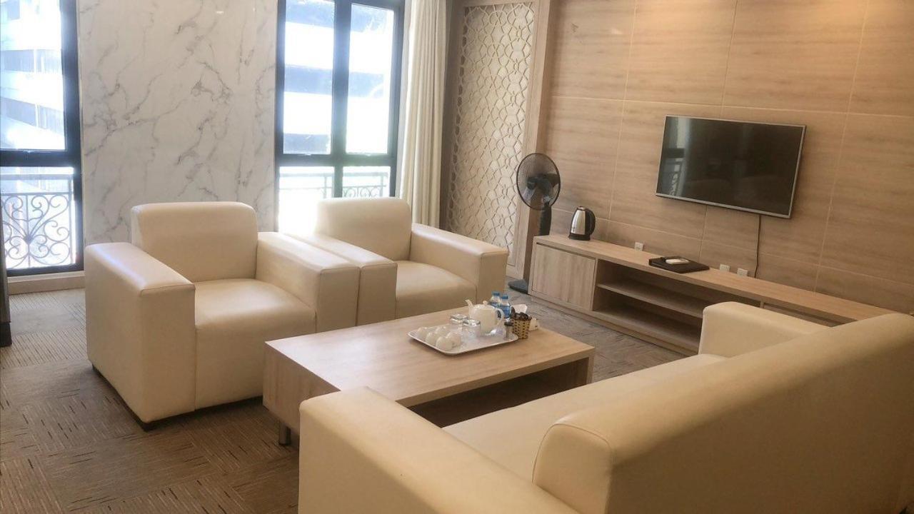 NguyẽN QuyèN Hotel 河内 外观 照片